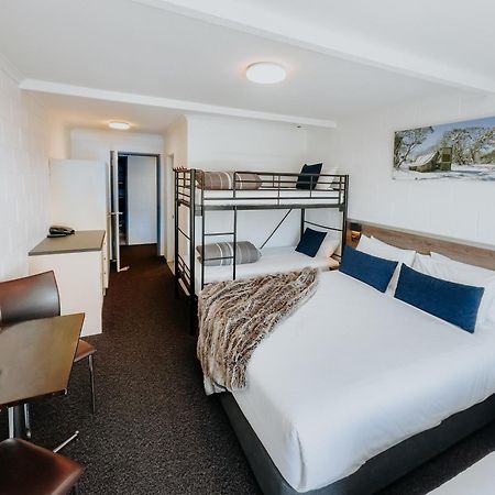 Falls Creek Hotel エクステリア 写真