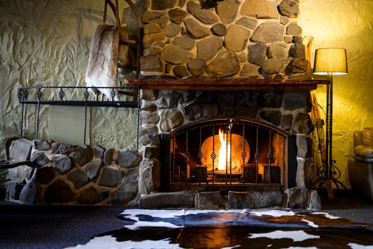 Falls Creek Hotel エクステリア 写真