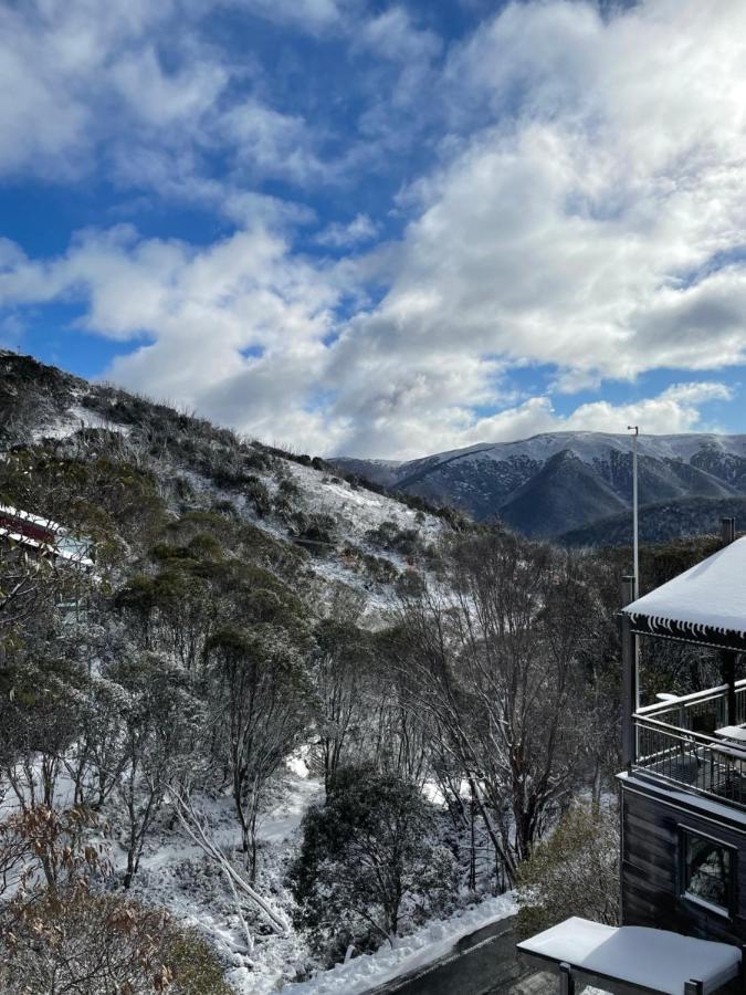 Falls Creek Hotel エクステリア 写真