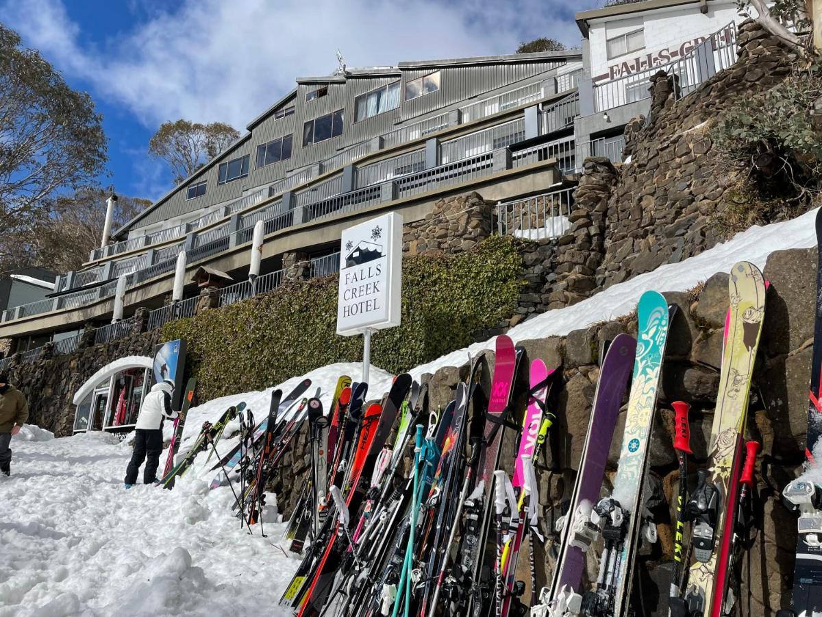 Falls Creek Hotel エクステリア 写真