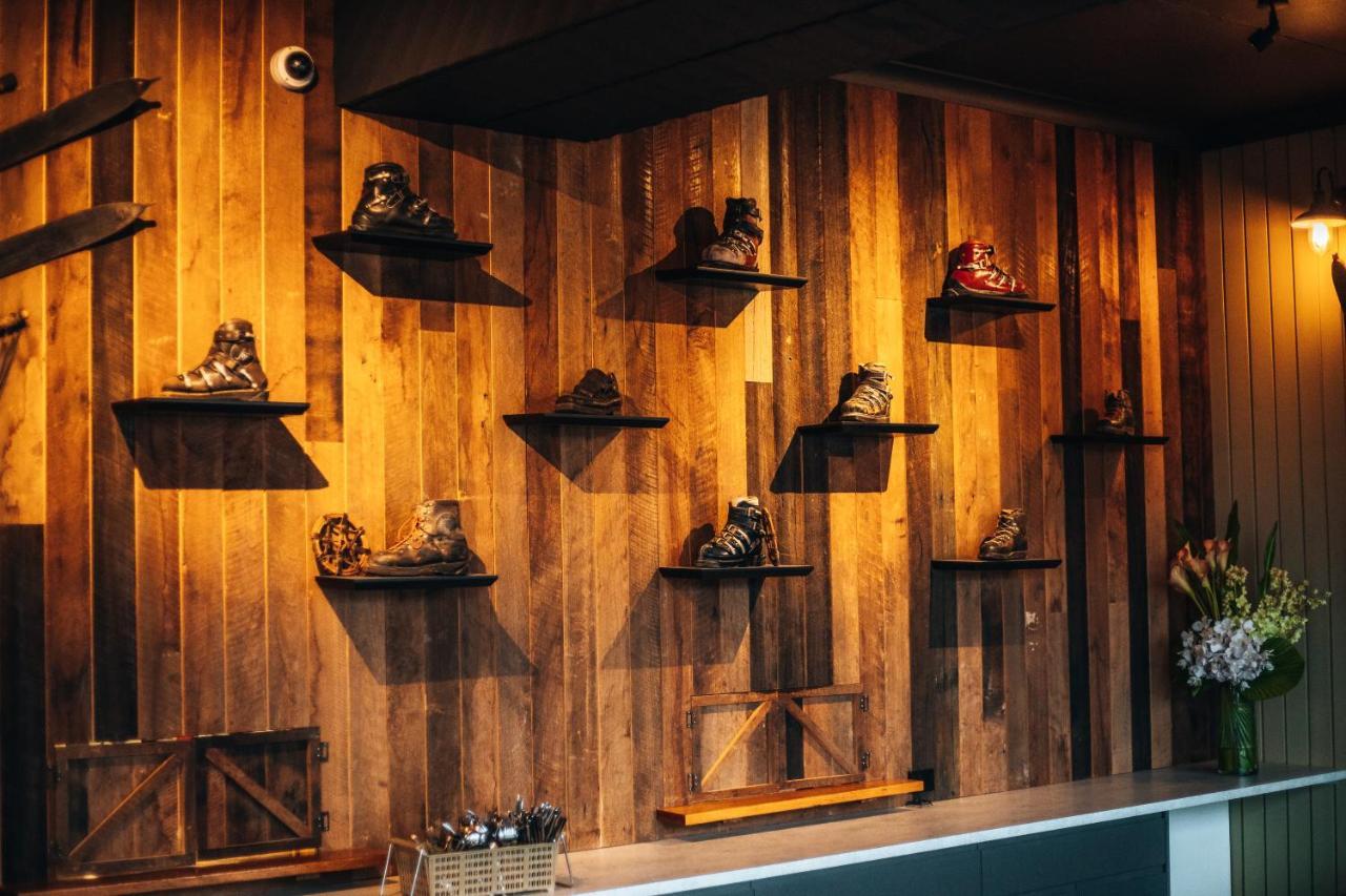 Falls Creek Hotel エクステリア 写真