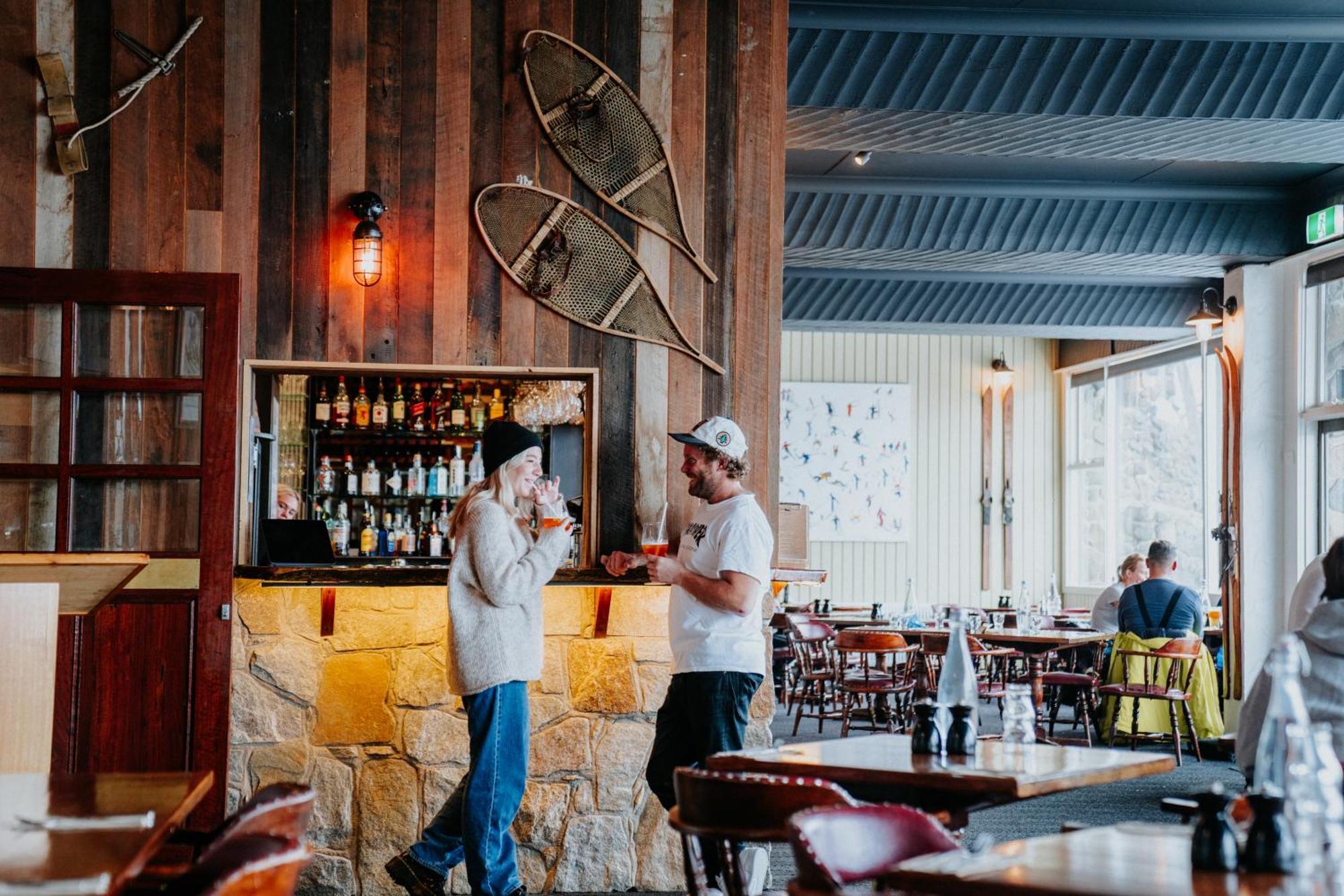 Falls Creek Hotel エクステリア 写真