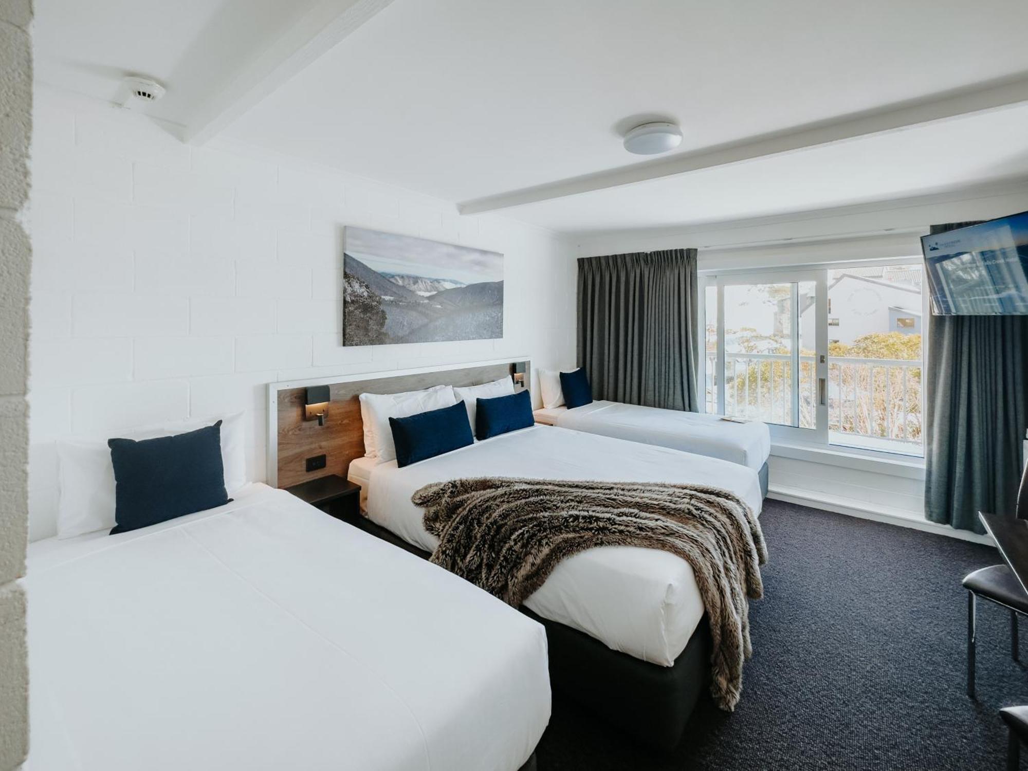 Falls Creek Hotel エクステリア 写真