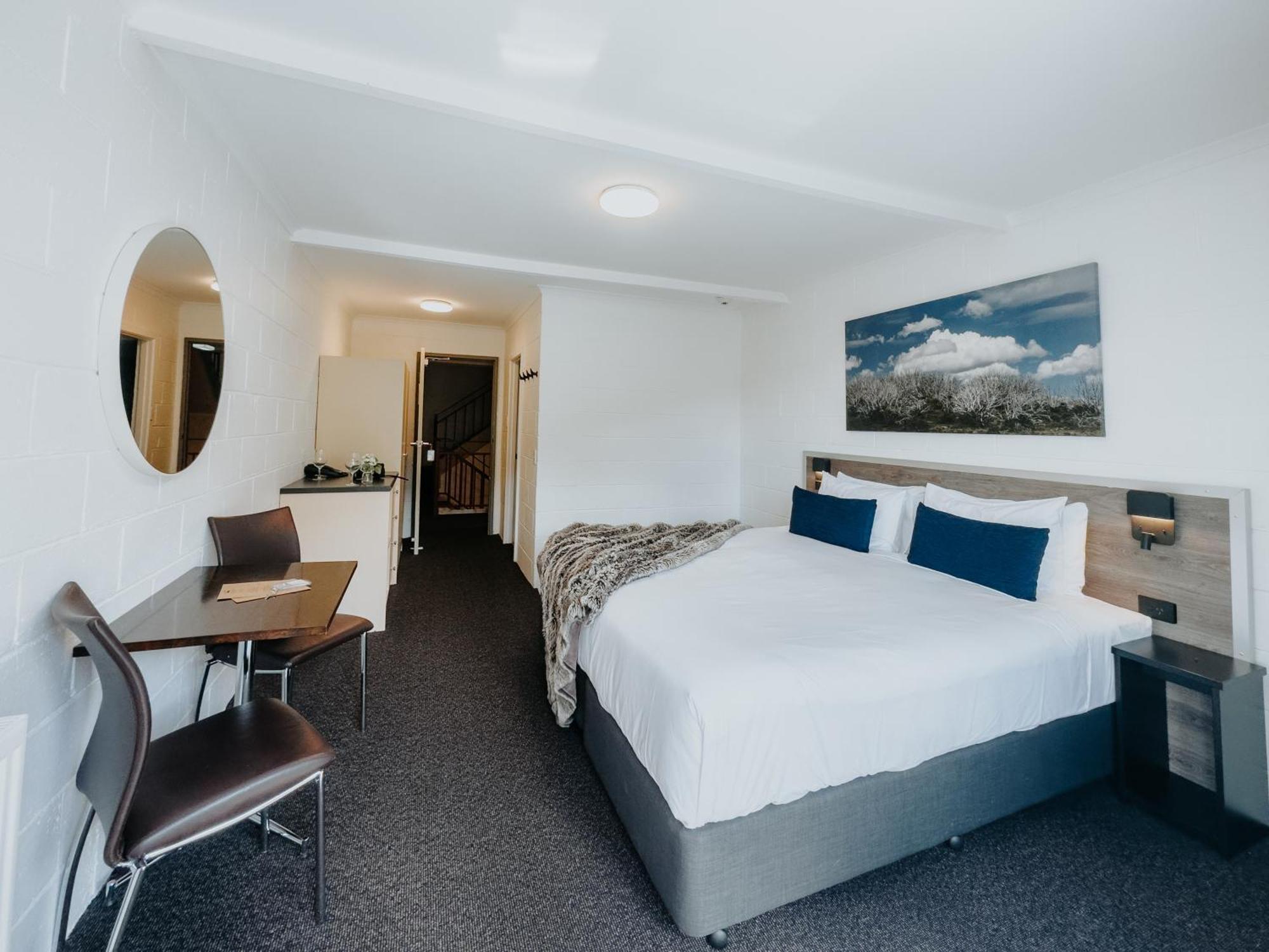 Falls Creek Hotel エクステリア 写真