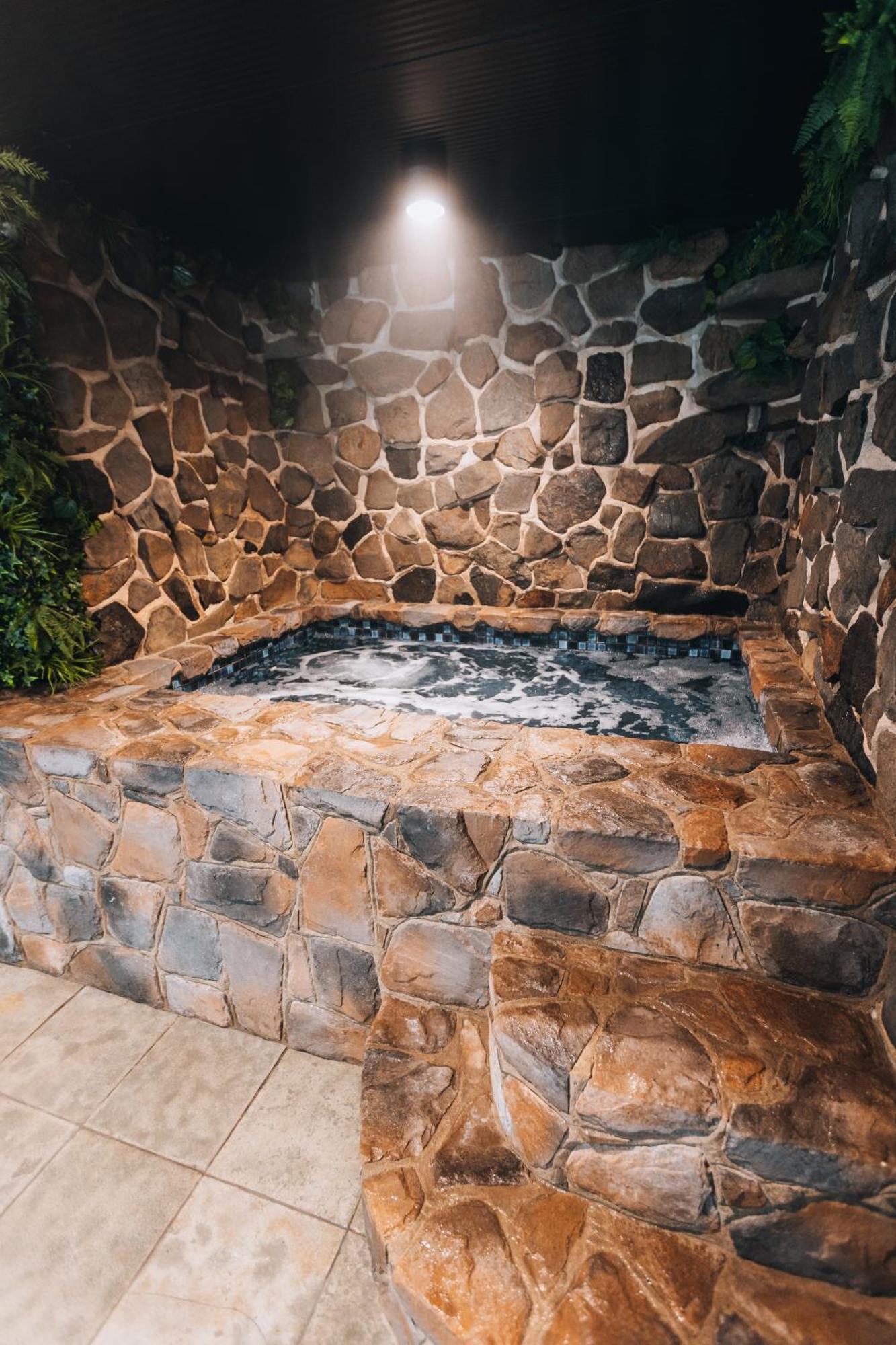 Falls Creek Hotel エクステリア 写真