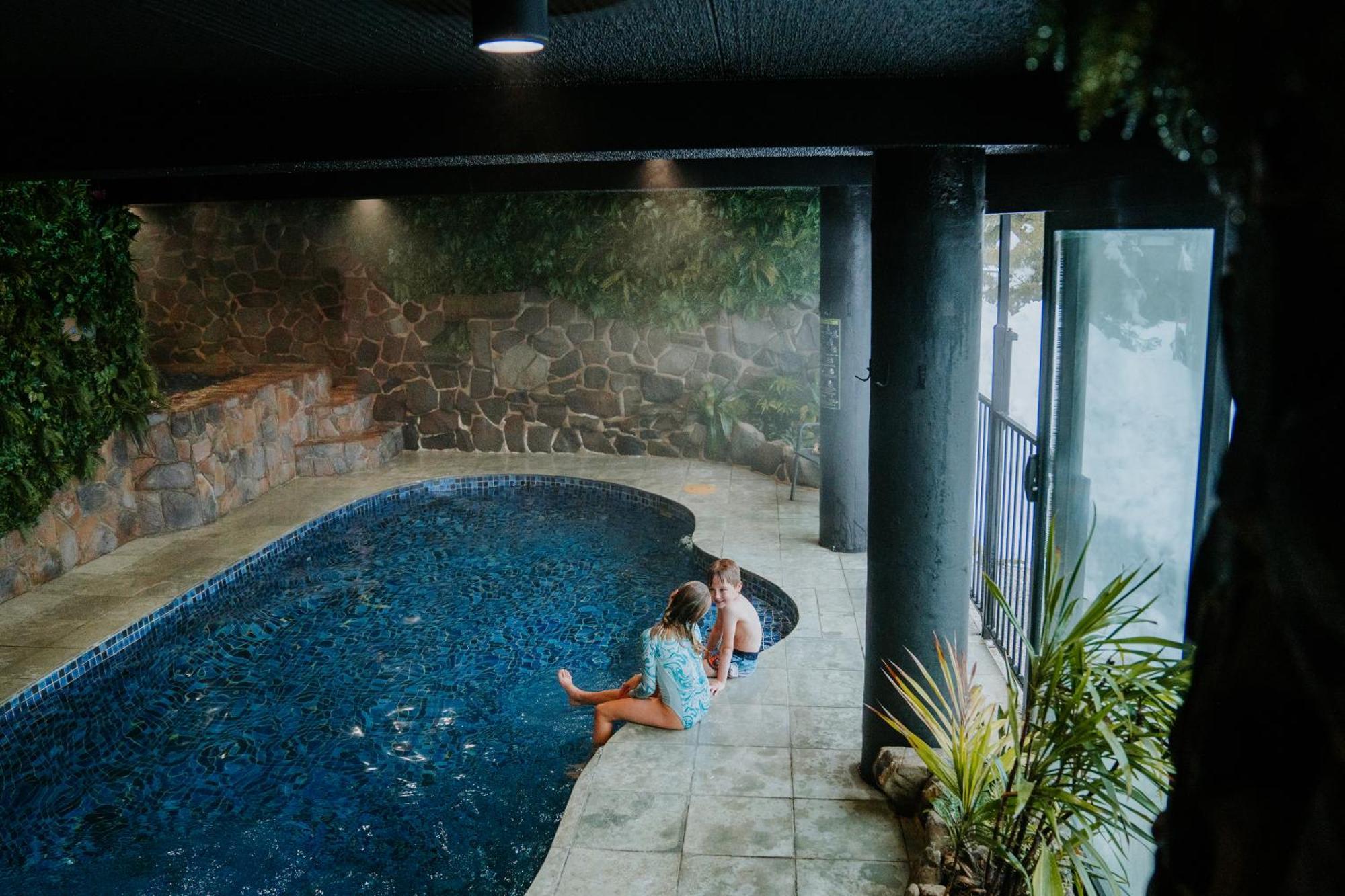 Falls Creek Hotel エクステリア 写真