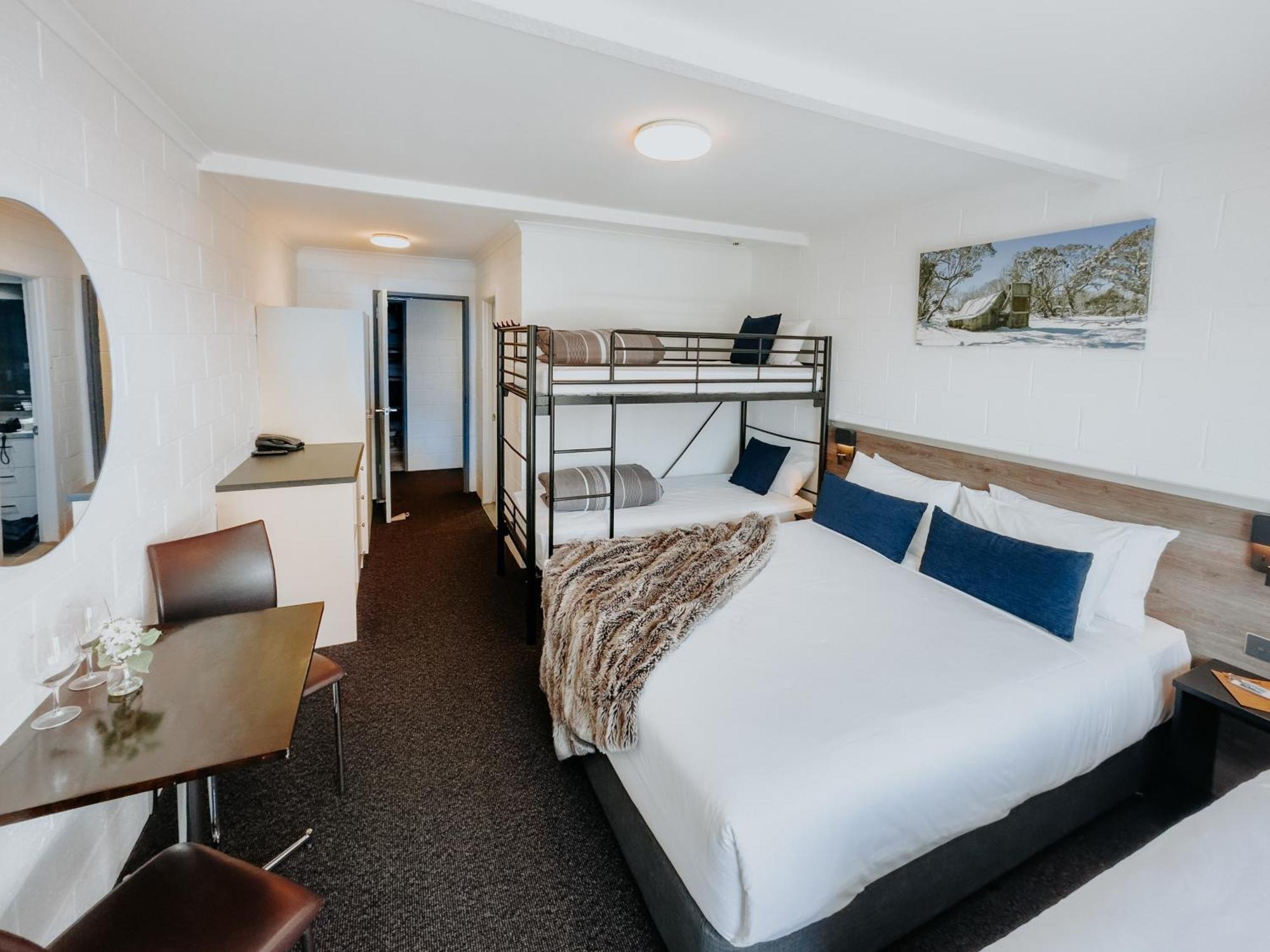 Falls Creek Hotel エクステリア 写真