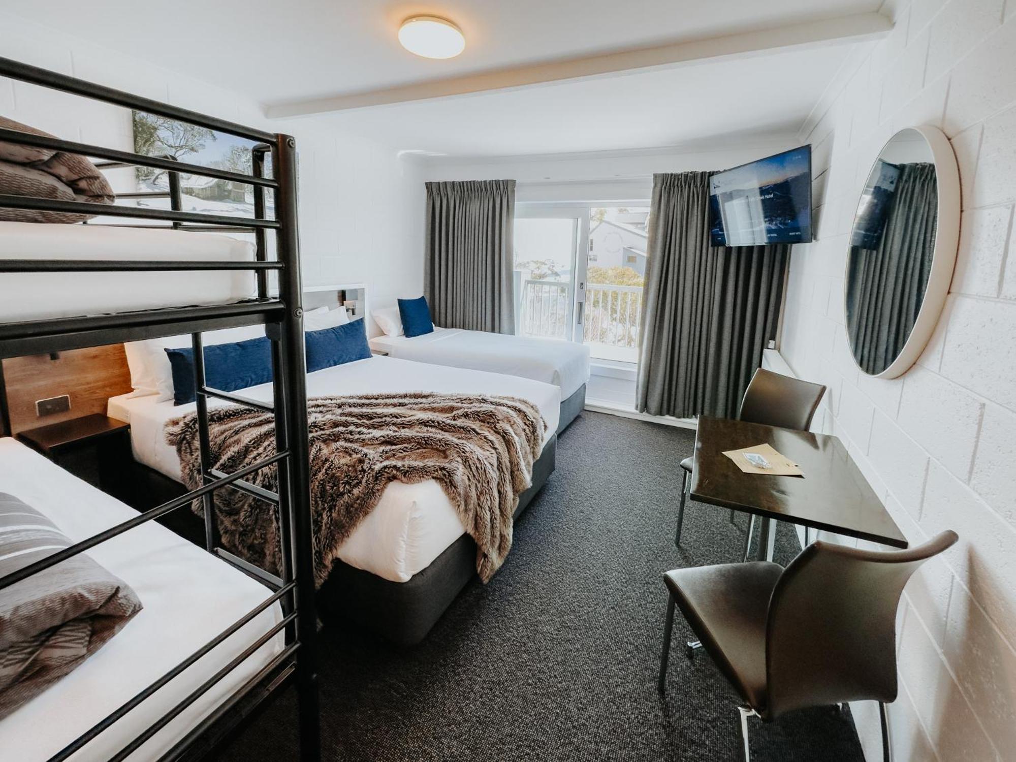 Falls Creek Hotel エクステリア 写真