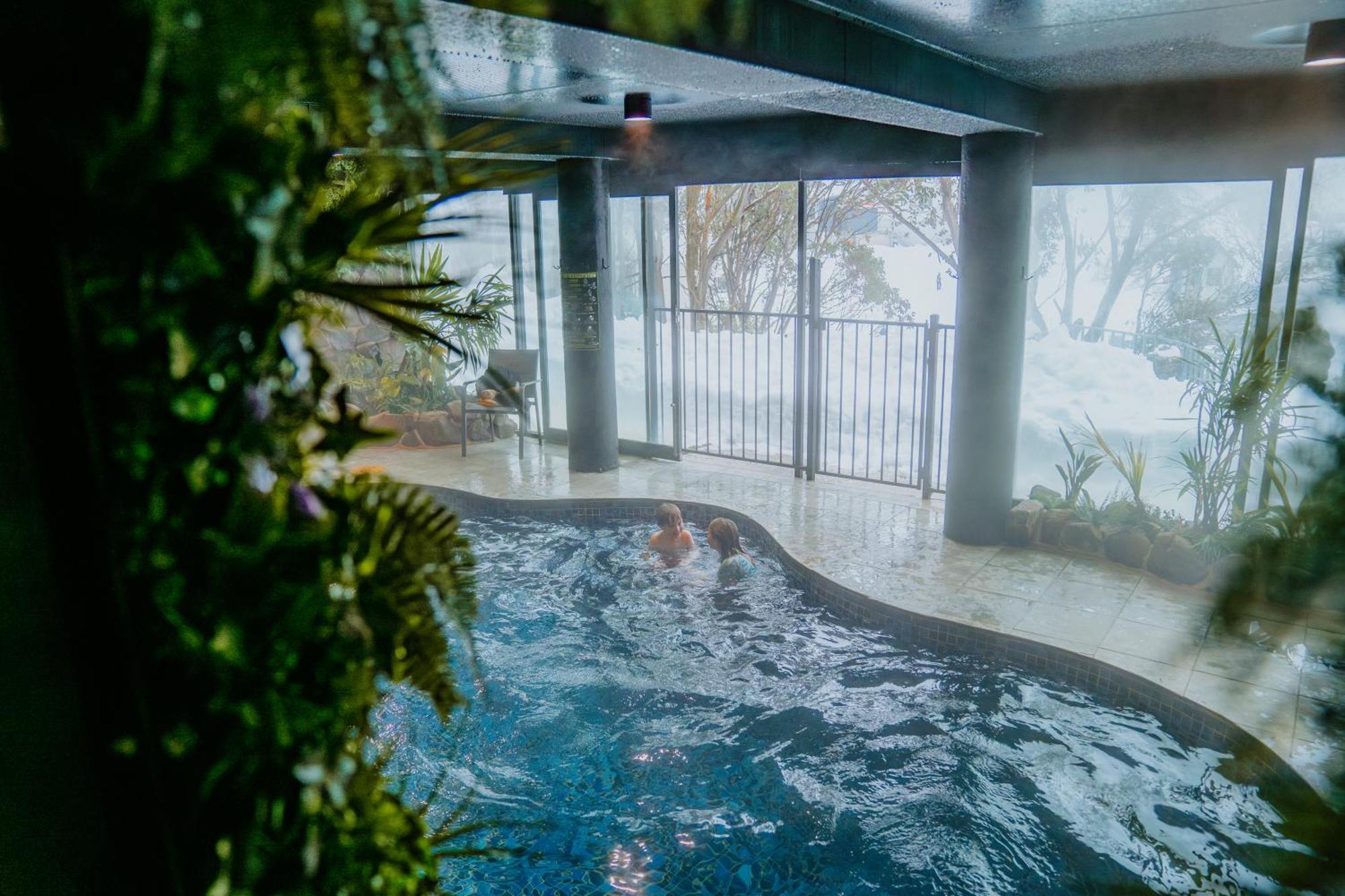 Falls Creek Hotel エクステリア 写真
