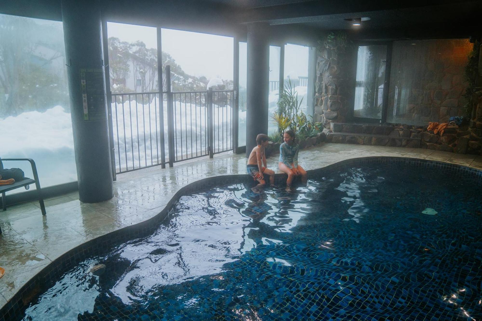 Falls Creek Hotel エクステリア 写真