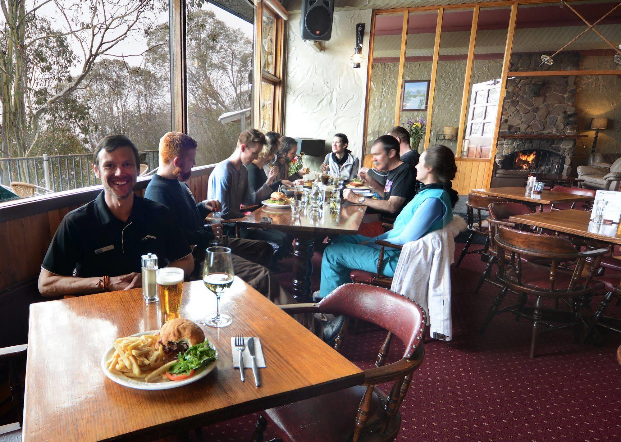 Falls Creek Hotel エクステリア 写真