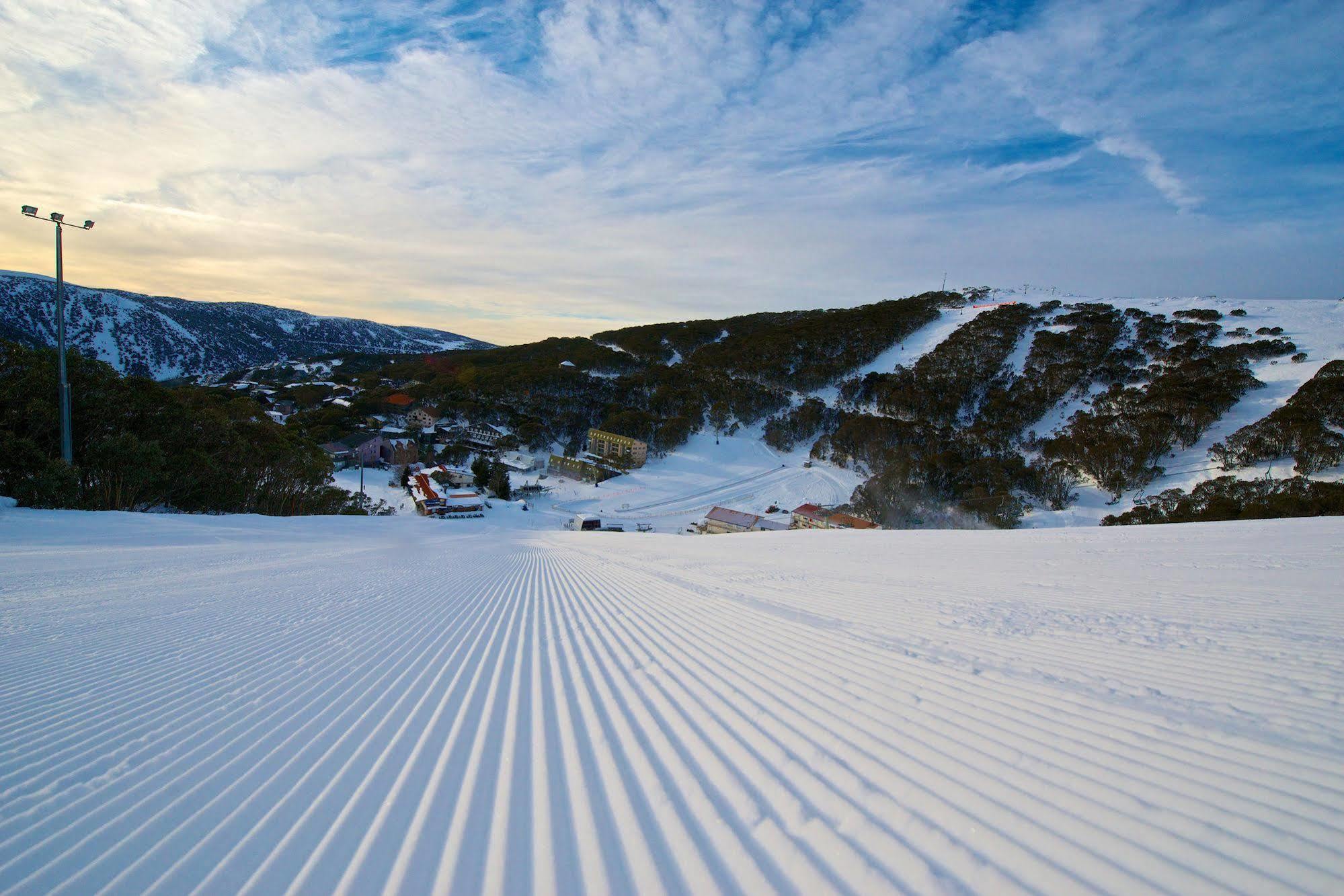 Falls Creek Hotel エクステリア 写真