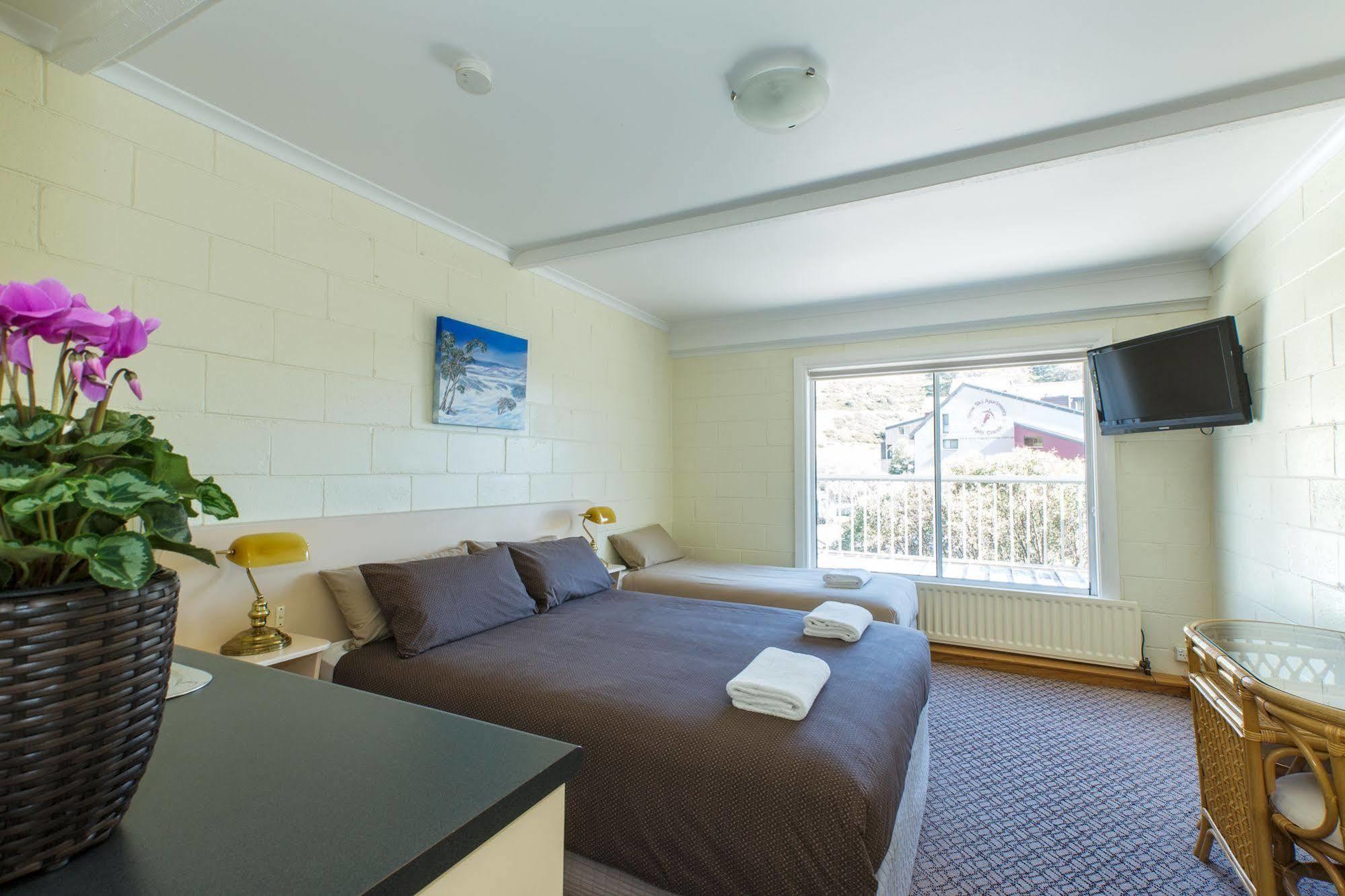 Falls Creek Hotel エクステリア 写真