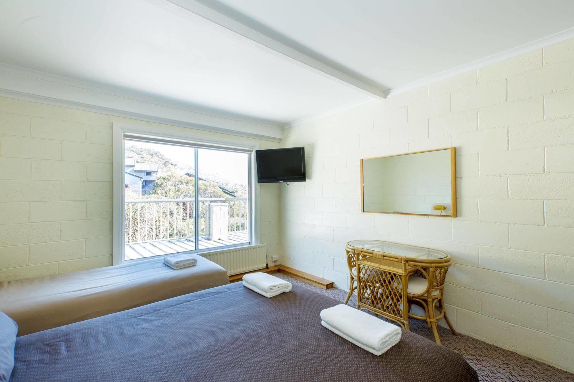 Falls Creek Hotel エクステリア 写真